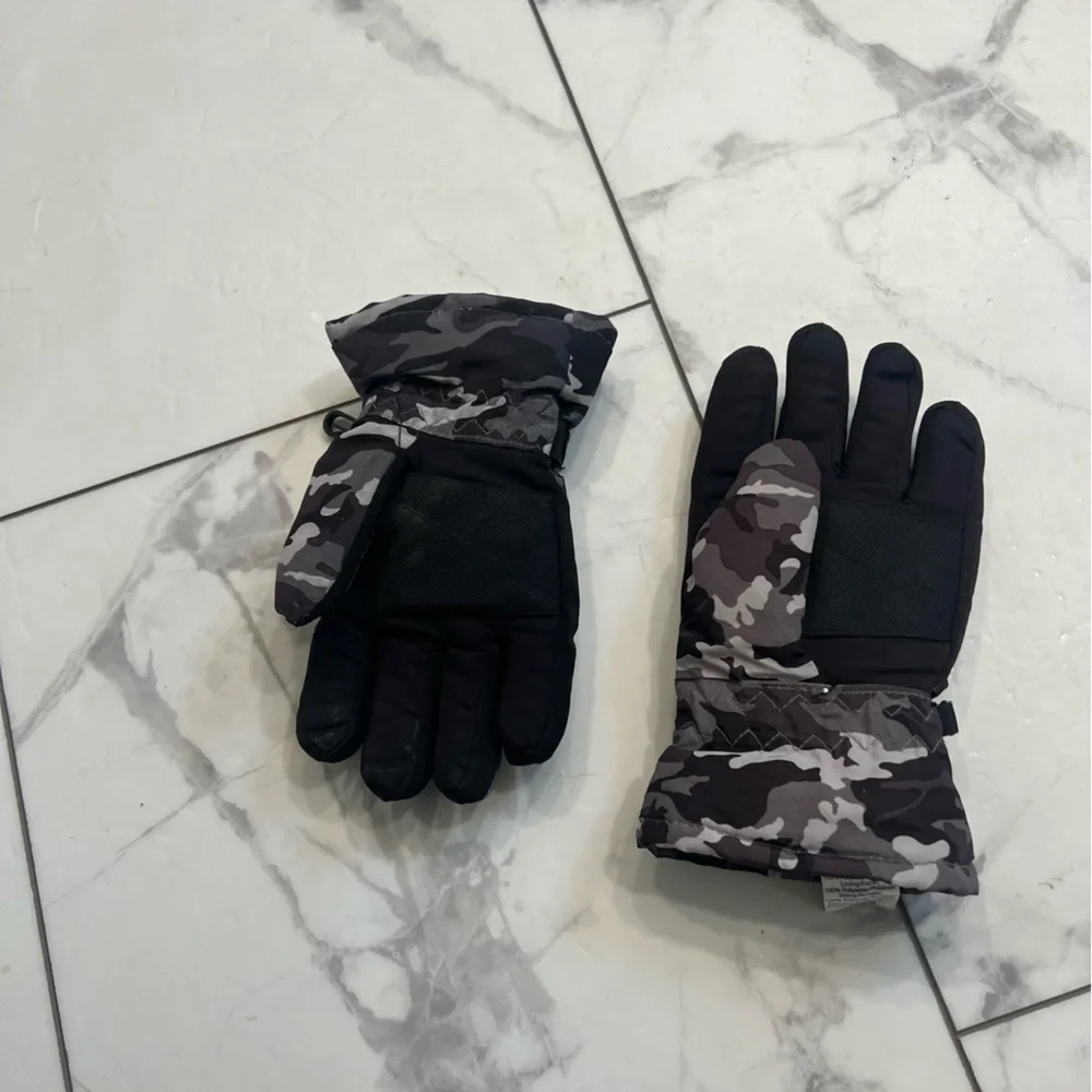 Target Black and White Mittens with Protective Padding Size Small